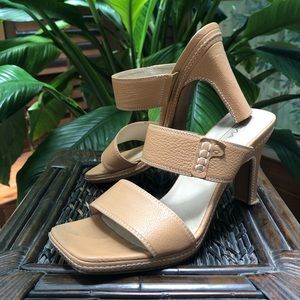 Via Spaga Tan & White stitched Heels Size 8